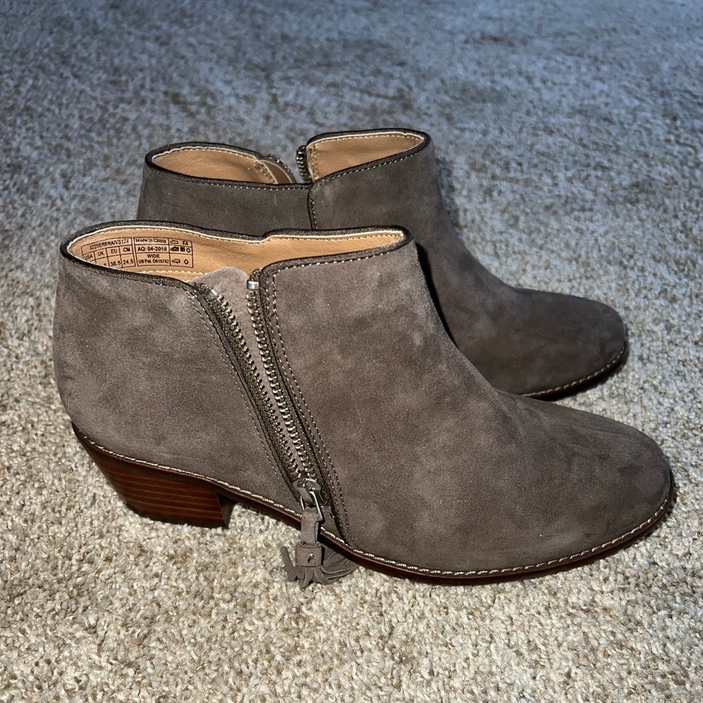 Vionic booties